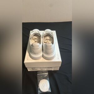 Alexander Mcqueens size 44 white comes with new laces new used only want 500-400